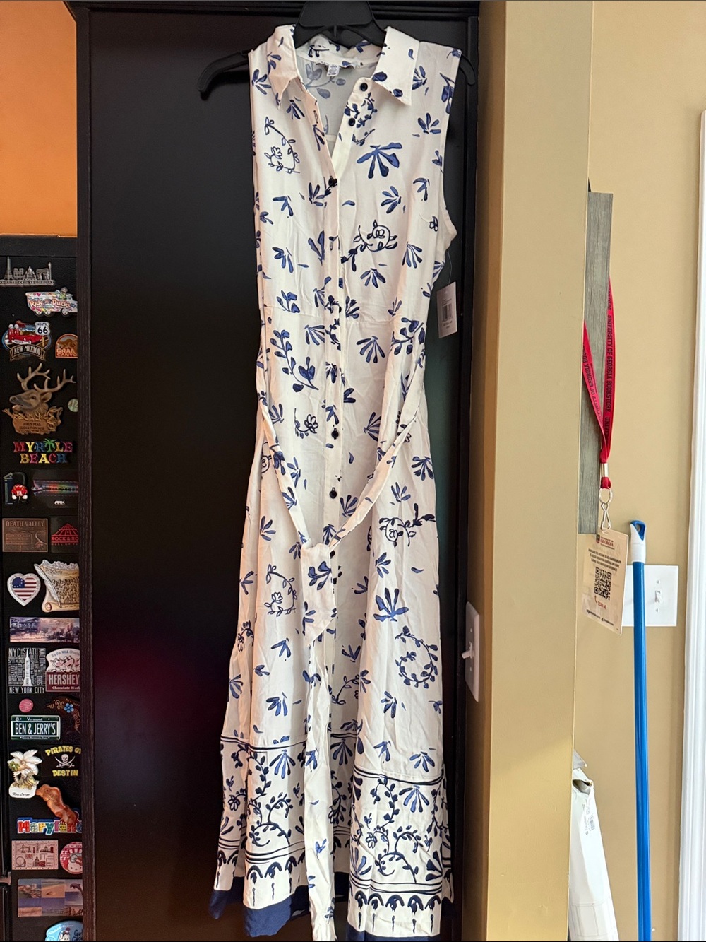 Sleeveless Ellen Tracy White Dress with Blue Floral Print M